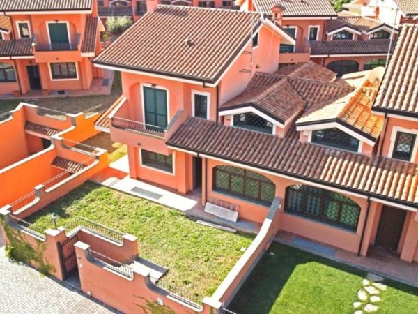 casa indipendente in vendita a Grottaferrata