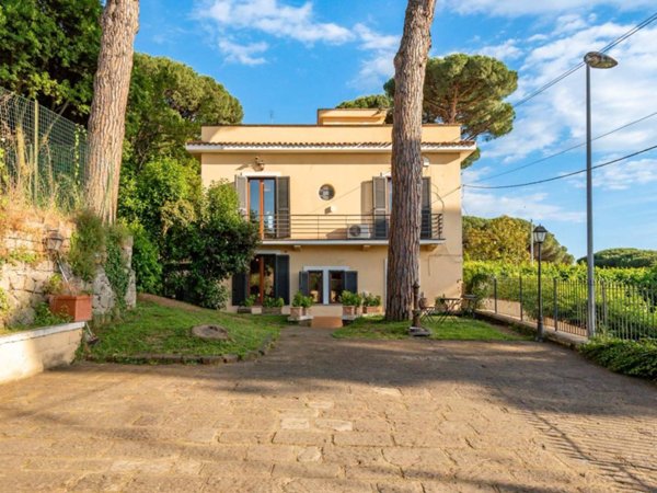 casa indipendente in vendita a Grottaferrata