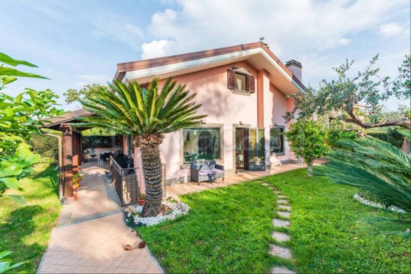 casa indipendente in vendita a Grottaferrata