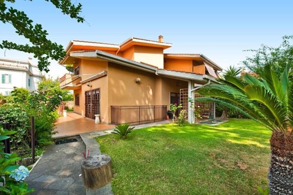 casa indipendente in vendita a Grottaferrata