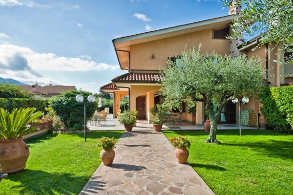 casa indipendente in vendita a Grottaferrata in zona Molara