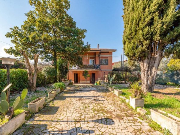 casa indipendente in vendita a Grottaferrata