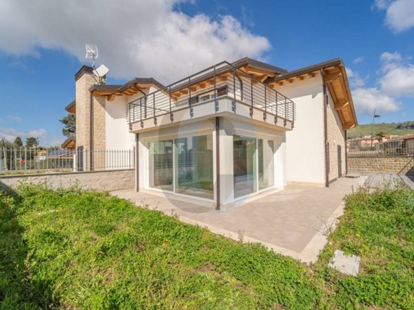 casa indipendente in vendita a Grottaferrata