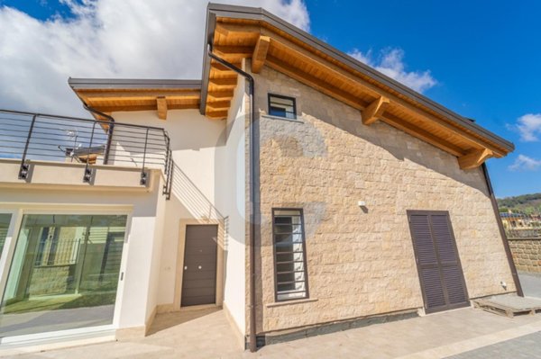 casa indipendente in vendita a Grottaferrata