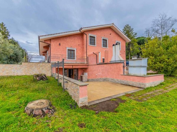 casa indipendente in vendita a Grottaferrata