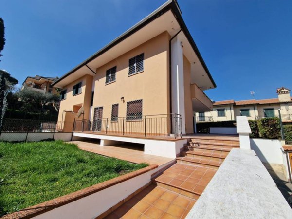 casa indipendente in vendita a Grottaferrata