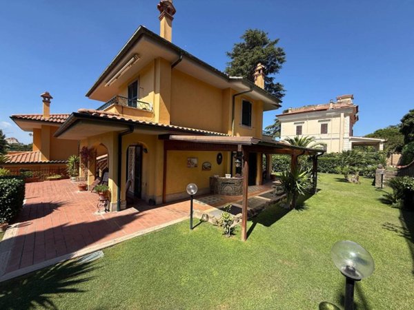 casa indipendente in vendita a Grottaferrata