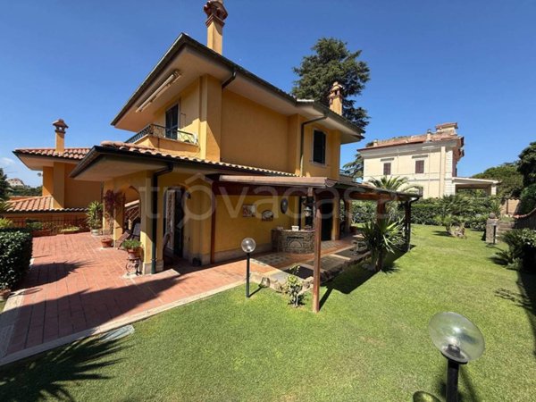 casa indipendente in vendita a Grottaferrata