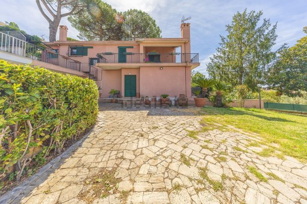 casa indipendente in vendita a Grottaferrata