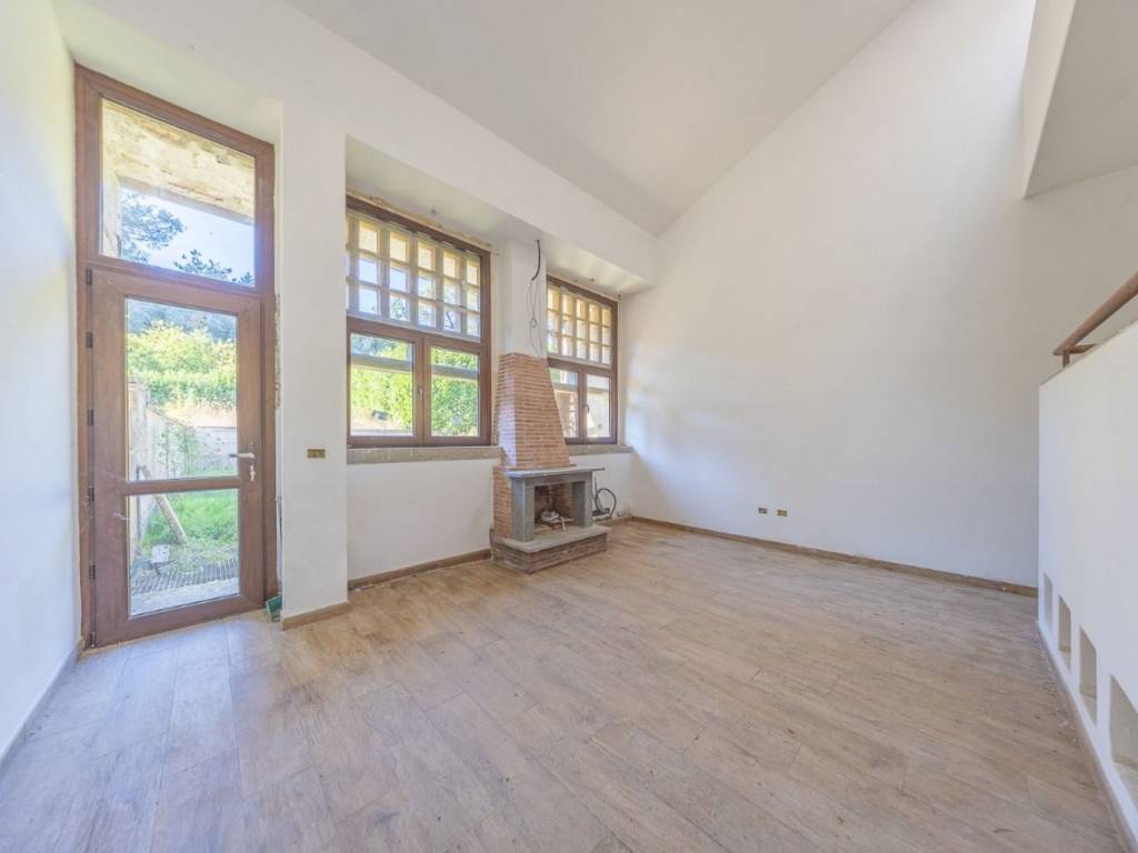 casa indipendente in vendita a Grottaferrata in zona Molara