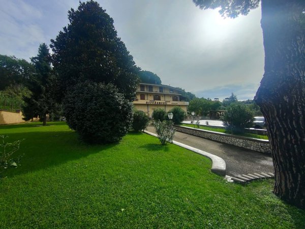 negozio in vendita a Grottaferrata