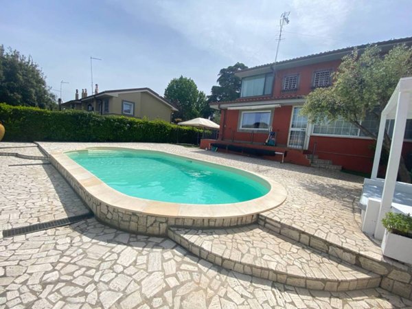 casa indipendente in vendita a Grottaferrata