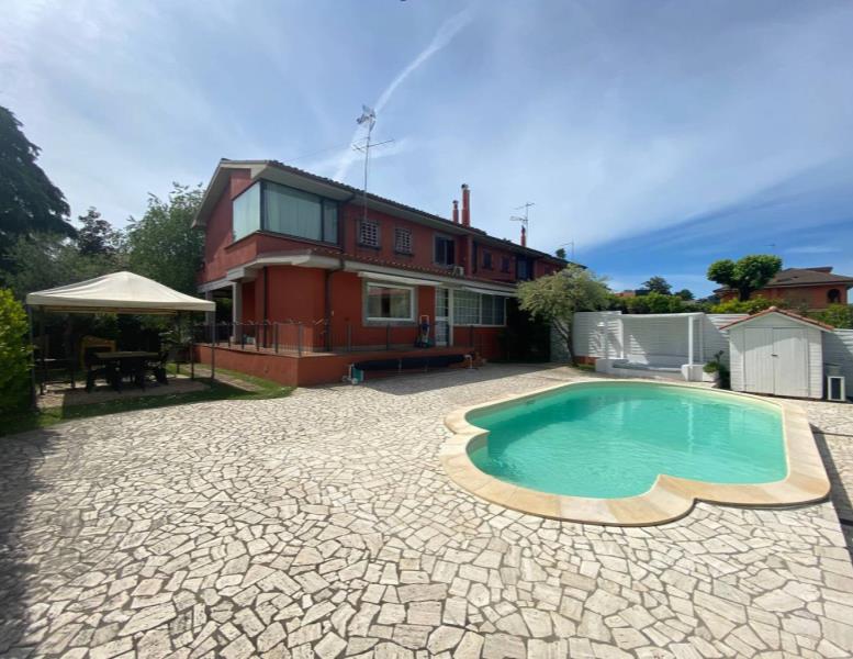 casa indipendente in vendita a Grottaferrata in zona Molara