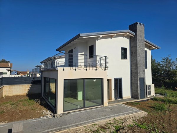 casa indipendente in vendita a Grottaferrata