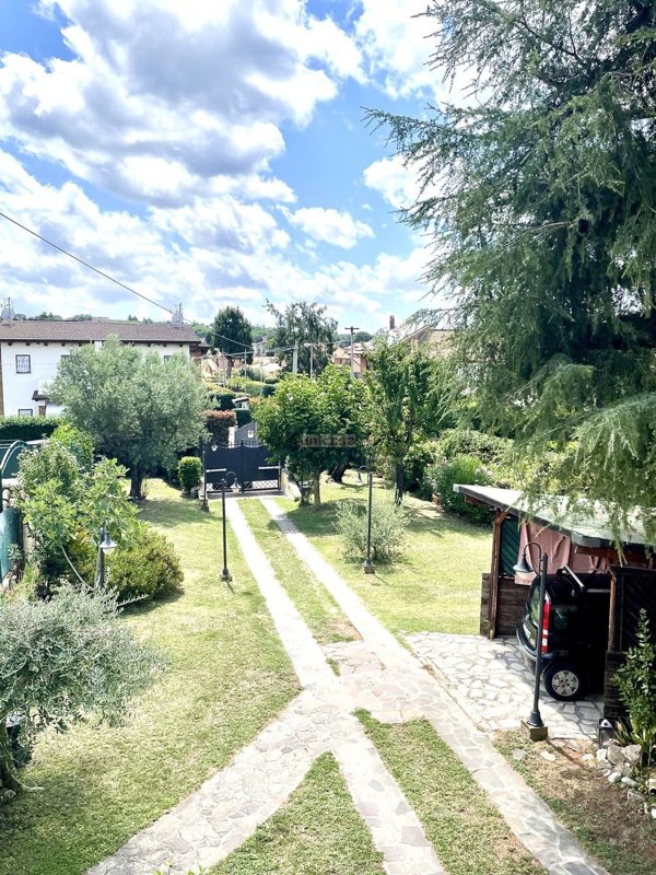 casa indipendente in vendita a Grottaferrata