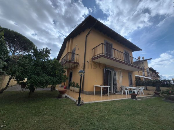 casa indipendente in vendita a Grottaferrata