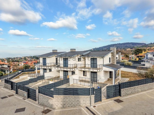 casa indipendente in vendita a Grottaferrata