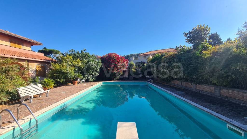 casa indipendente in vendita a Grottaferrata