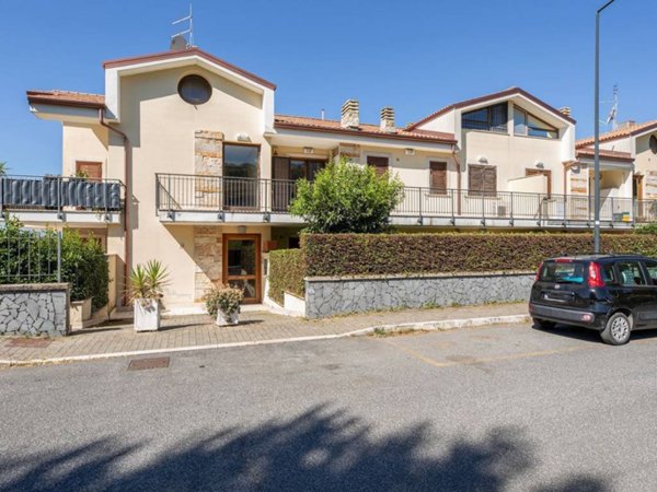 appartamento in vendita a Grottaferrata in zona Molara
