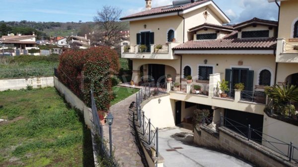 casa indipendente in vendita a Grottaferrata