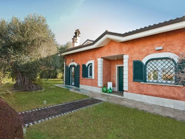 casa indipendente in vendita a Grottaferrata