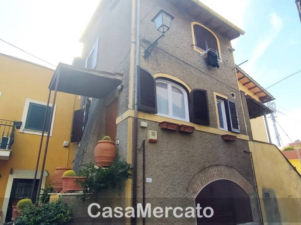casa indipendente in vendita a Grottaferrata