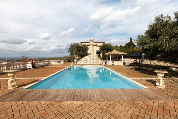 casa indipendente in vendita a Grottaferrata