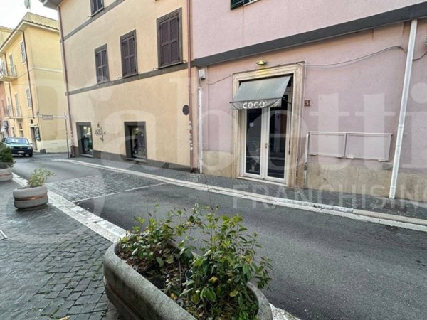 negozio in vendita a Grottaferrata