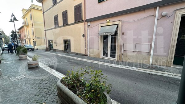 negozio in vendita a Grottaferrata