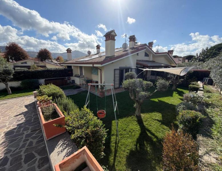 casa indipendente in vendita a Grottaferrata in zona Molara