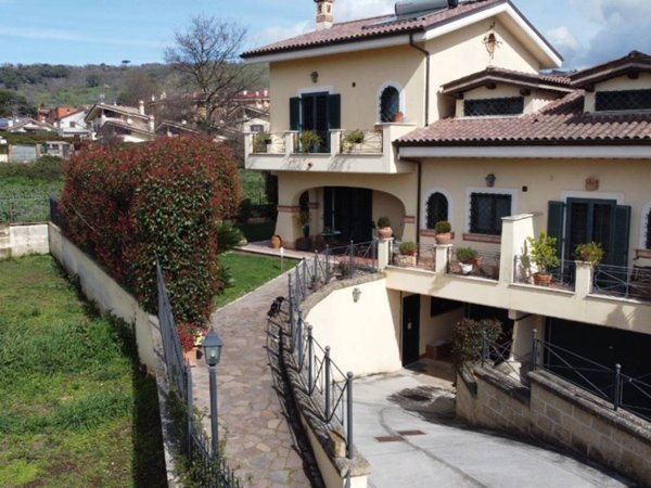 casa indipendente in vendita a Grottaferrata