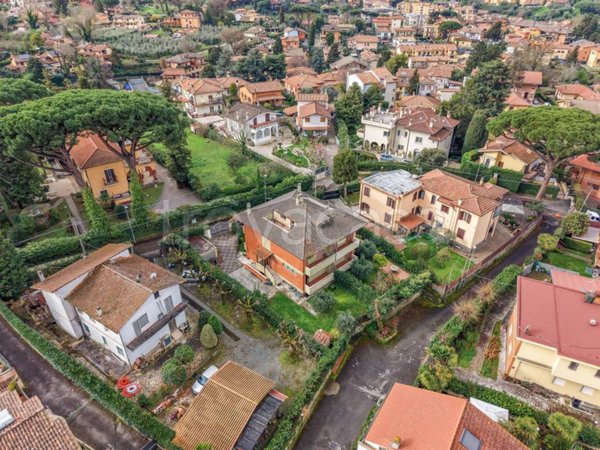 casa indipendente in vendita a Grottaferrata