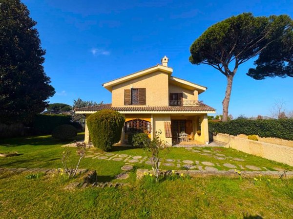 casa indipendente in vendita a Grottaferrata
