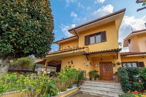 casa indipendente in vendita a Grottaferrata