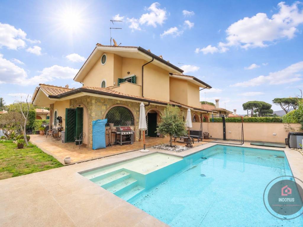 casa indipendente in vendita a Grottaferrata