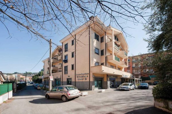 locale di sgombero in vendita a Grottaferrata