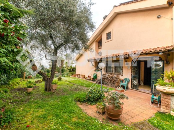 casa indipendente in vendita a Grottaferrata