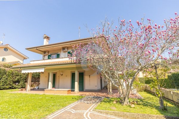 casa indipendente in vendita a Grottaferrata