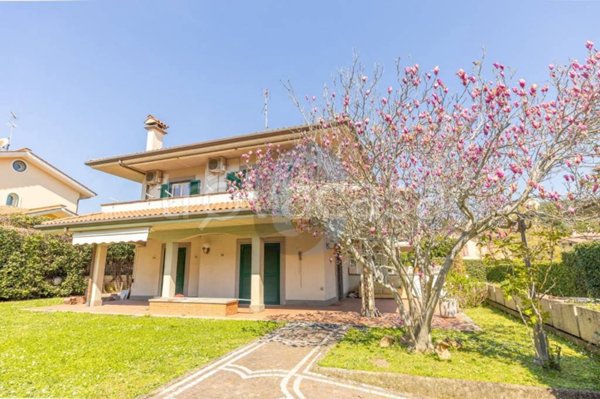casa indipendente in vendita a Grottaferrata in zona Molara