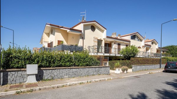 appartamento in vendita a Grottaferrata in zona Molara