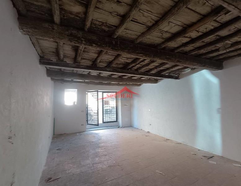 locale commerciale in vendita a Grottaferrata