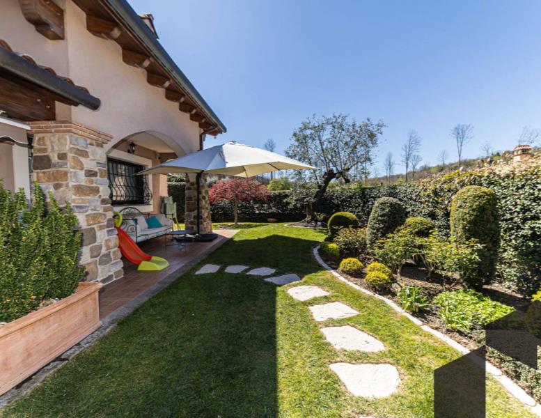 casa indipendente in vendita a Grottaferrata in zona Molara