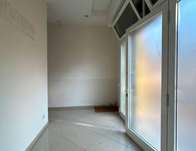 locale commerciale in vendita a Grottaferrata