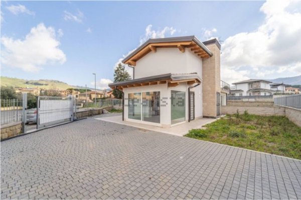 casa indipendente in vendita a Grottaferrata