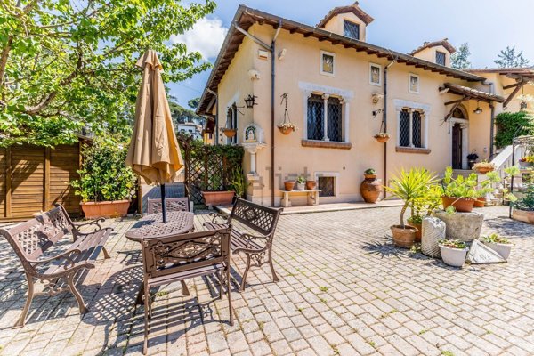 casa indipendente in vendita a Grottaferrata