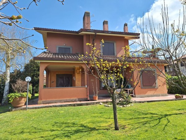 casa indipendente in vendita a Grottaferrata