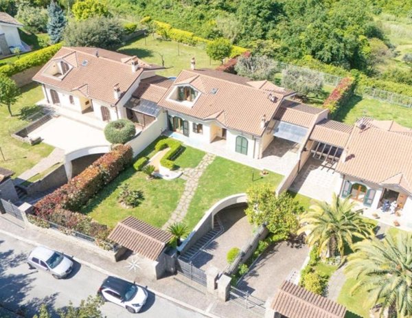 casa indipendente in vendita a Grottaferrata