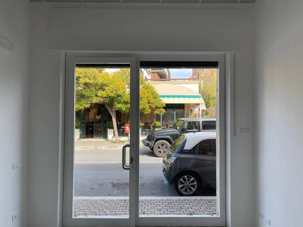 negozio in vendita a Grottaferrata