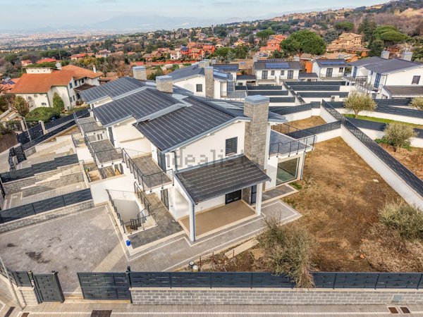 casa indipendente in vendita a Grottaferrata in zona Molara