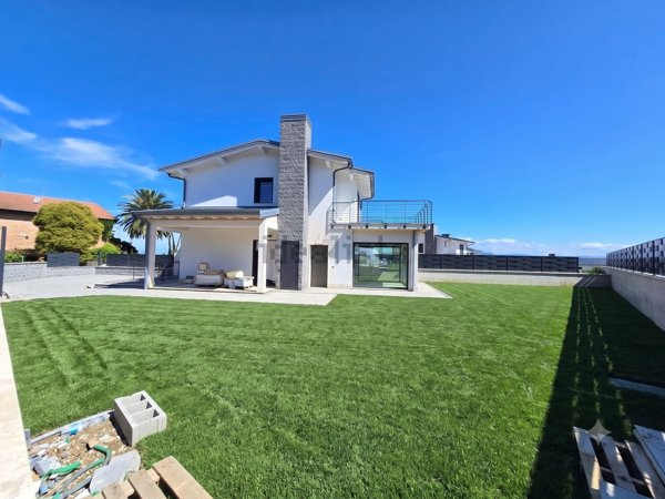 casa indipendente in vendita a Grottaferrata in zona Molara
